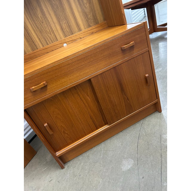 1960s Beautiful Danish Modern Teak Display Cabinet For Sale In Dallas - Image 6 of 9