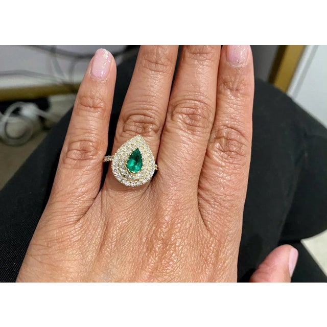 Metal 1.38 Carat Colombian Emerald Double Halo Diamond Yellow Gold Ring, Size 6.5 For Sale - Image 7 of 10