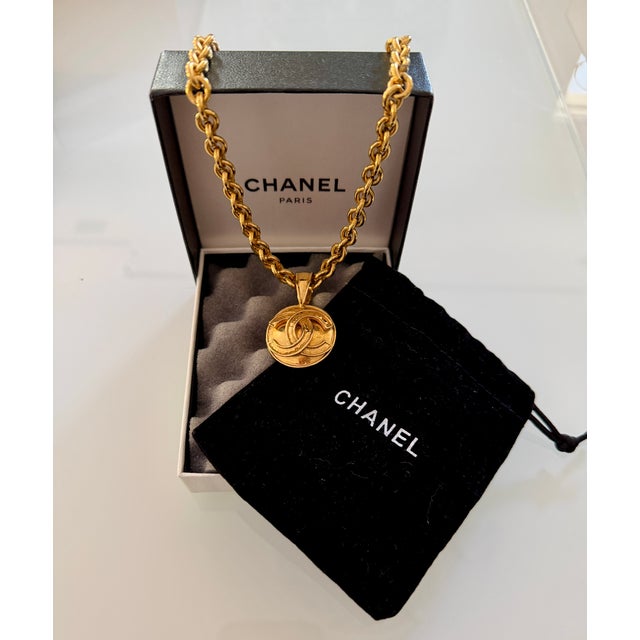 Chanel 1994 Spring Collection CC Logo Medallion Necklace in Gold Plate For Sale - Image 15 of 18