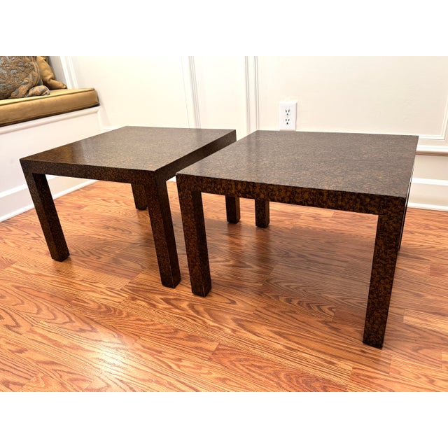 Mid-Century Modern Pair of Vintage Henredon Hollywood Regency Faux Tortoise Shell Parson Solid Wood Side Tables in Mottled Brown & Amber For Sale - Image 3 of 12