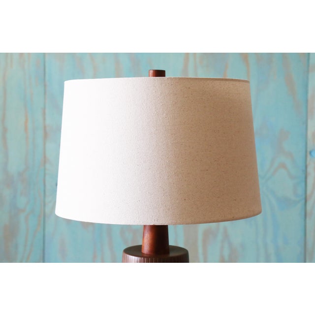 Mid-Century Modern 1960s Gordon and Jane Martz M191 Lamp for Marshall Studios Matte Brown Vertical Stripes For Sale - Image 3 of 8