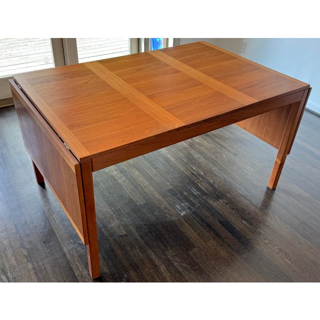 Auburn 1960s Vejle Stole Møbelfabrik Teak Dining Table | Extendable Drop Leaf | Seats 8 For Sale - Image 8 of 11