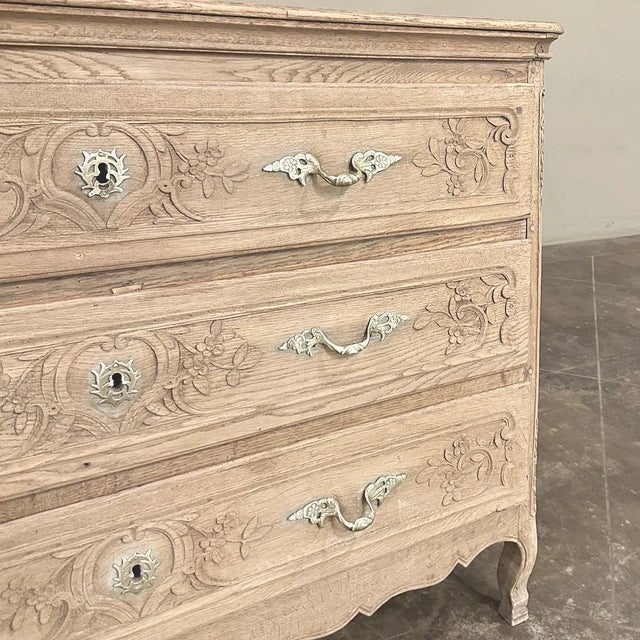 18th Century Country French Louis XV Commode in Stripped Oak For Sale - Image 11 of 17