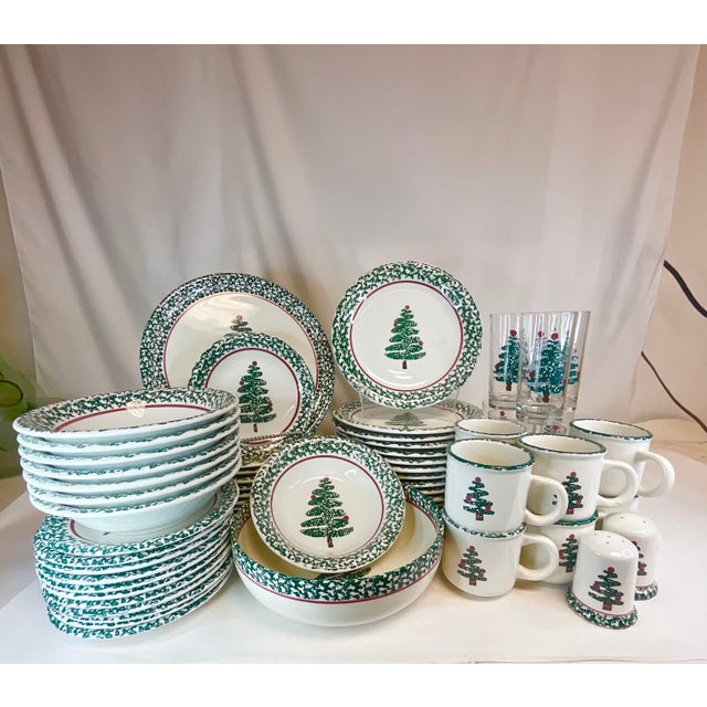 1980s Vintage Boho Chic Furio Italian Christmas Tree Sponge. Dinnerware - Set of 67 For Sale - Image 10 of 16