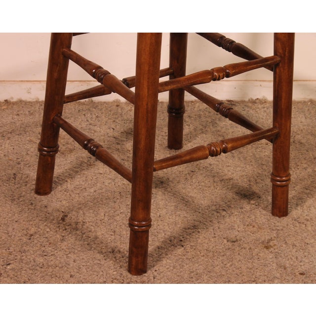 Superb and rare 19th-century elm bar stool. This stunning stool boasts a beautiful patina and a lovely turned base. This...