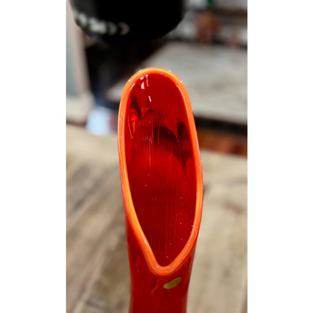 1970s Vintage Le Smith Amberina 3-Wheeler Diamond Ribbed Swung Vase - Mid Century Modern - 19.5"h For Sale - Image 5 of 10