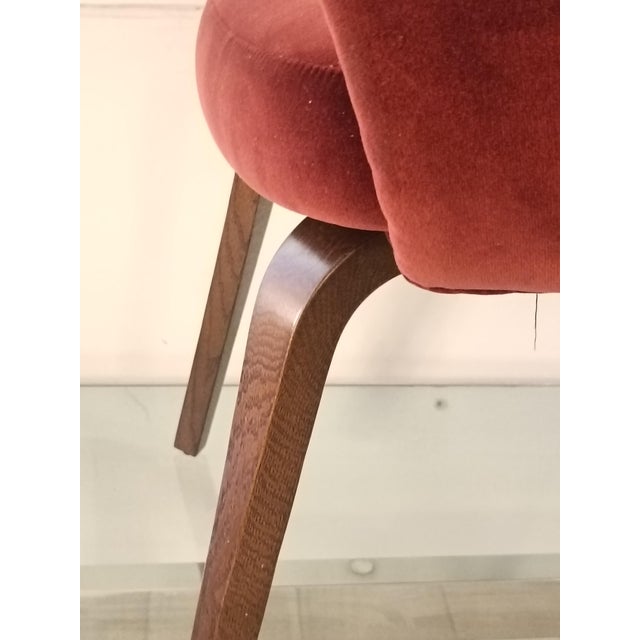 Maroon Conference Chairs by Eero Saarinen for Knoll, Italy, 2018, Set of 6 For Sale - Image 8 of 16
