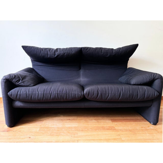 Vico Magistretti Navy / Black 2-Seater Loveseat Maralunga Sofa Cassina Italy 80s For Sale - Image 12 of 15