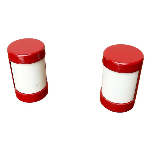 Mid-Century Modern Italian Space Age Red Model Laura Table Lamps by Olaf Von Bohr and Diego Valenti for Valenti Luce Milano, 1960s, Set of 2 For Sale