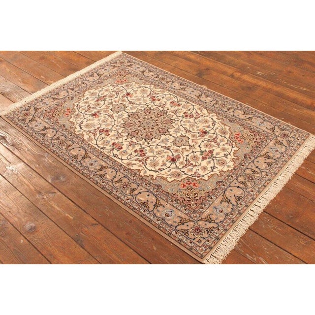 Middle Eastern Rug in Wool For Sale - Image 6 of 11