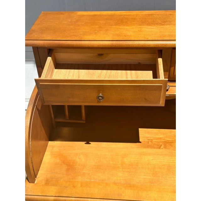 Brown 1974 Athens Table Company Roll-Top Writing Desk, Model 799r – Solid Wood With Original Lamp For Sale - Image 8 of 11
