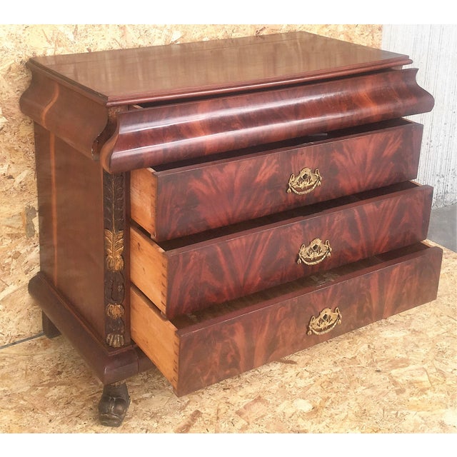 1830s French Empire Mahogany Chest With Four Drawers and Gilded Edges, Commode For Sale In Miami - Image 6 of 13