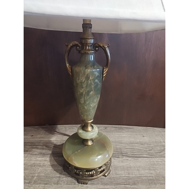 1950s Vintage Green Onyx Marble Urn Trophy Brass Table Lamp Art Deco Nouveau Heavy For Sale - Image 5 of 11