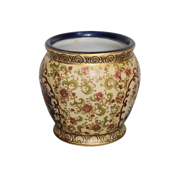 Lovley vintage Chinese Satsuma style cachepot in excellent condition. Avian motif, with floral embellishment, moriage...