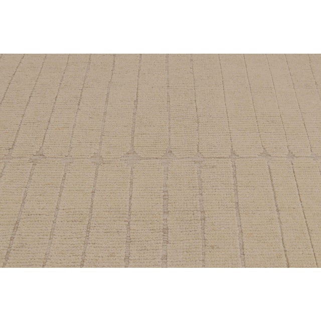 Hand-knotted in wool and cotton, this 13'11x6 contemporary oversized rug is an exciting new addition to Rug & Kilim’s...