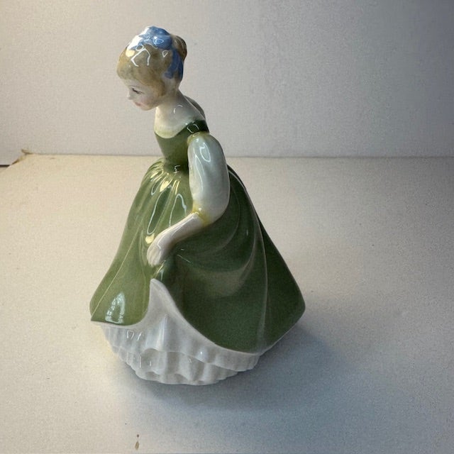 Royal Doulton Vintage Royal Doulton “Fair Maiden” Bone China Figurine, England, 1966 For Sale - Image 4 of 12