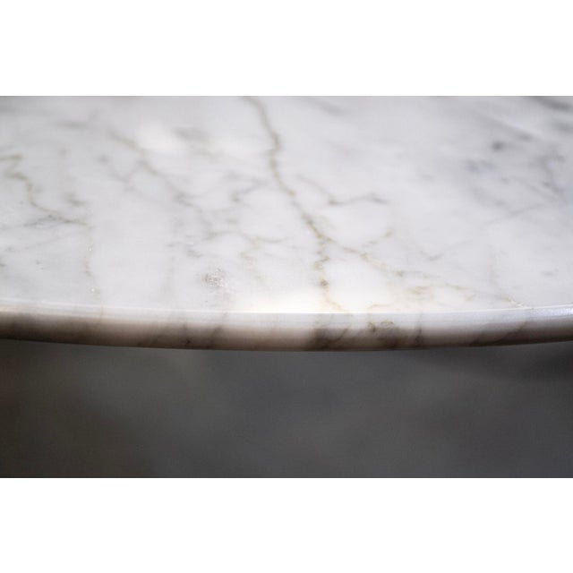 Eero Saarinen Tulip Oval Coffee Table with Marble Top by Eero Saarinen for Knoll International, 1980s For Sale - Image 4 of 5