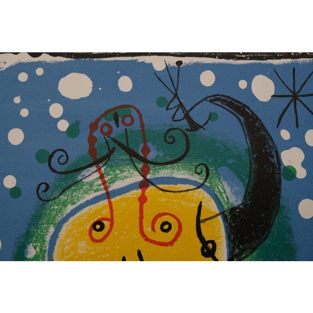 Joan Miro, Personnage sur fond bleu, Lithograph For Sale - Image 6 of 8
