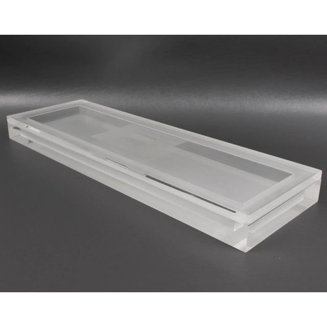 Modernist Long and Flat Lucite Box, 1980s For Sale In Atlanta - Image 6 of 13