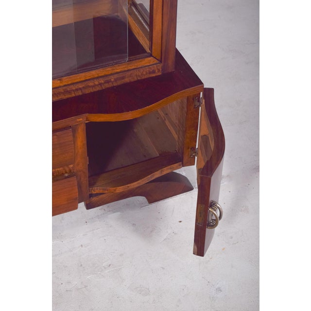 Brown Art Deco Showcase in Walnut, 1930s For Sale - Image 8 of 11