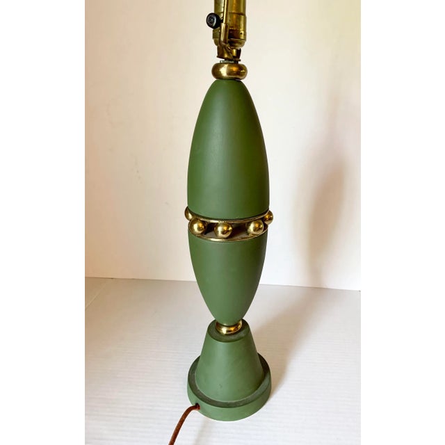 Metal 1950’s Mid-Century Modern Green and Gold Atomic Ceramic Lamp For Sale - Image 7 of 10