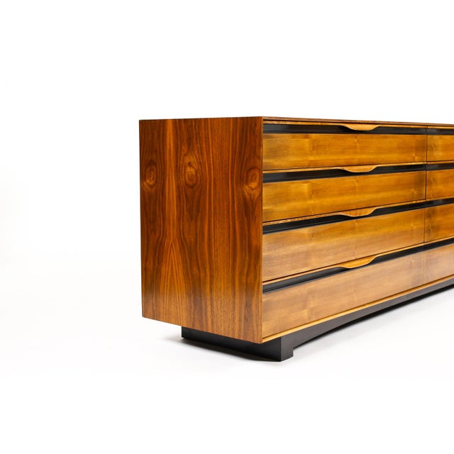 Mid Century Vintage Large Walnut Dresser — John Kapel for Glenn of California — 8 Drawers For Sale In Los Angeles - Image 6 of 9
