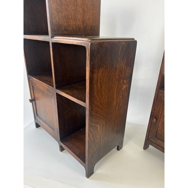 1920s English Art Deco Modernist Bookcase in Oak, 1920s For Sale - Image 5 of 18