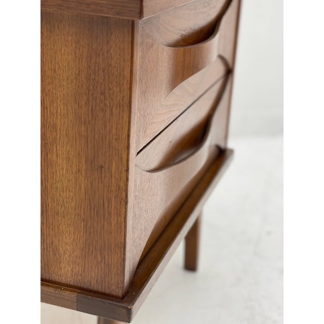 Wood Mid-Century Modern Sculptural Nightstand For Sale - Image 7 of 12