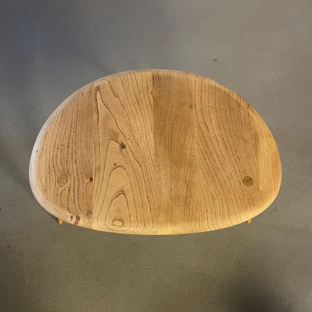 1950s Nest of Blonde Pebble Tables from Ercol, 1950s, Set of 3 For Sale - Image 5 of 9