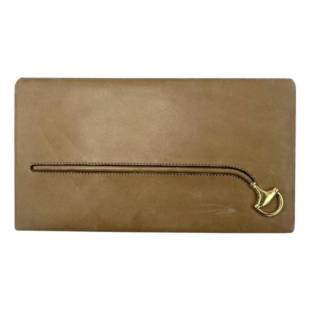 Details: -A vintage mid-century Gucci brown leather box with horsebit detail -Crafted in rich brown leather with white...