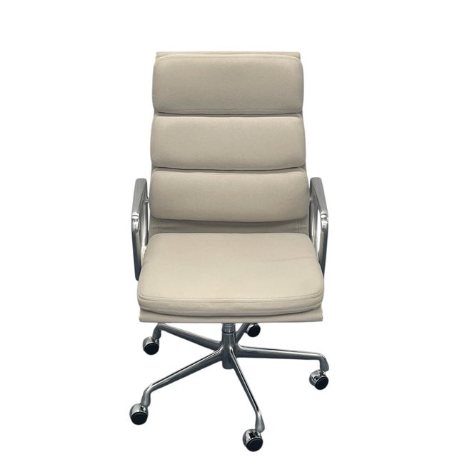 Eames Eames for Herman Miller Soft Pad Executive Chair Ea437 in Buff Pebble Weave (2022) For Sale - Image 4 of 12