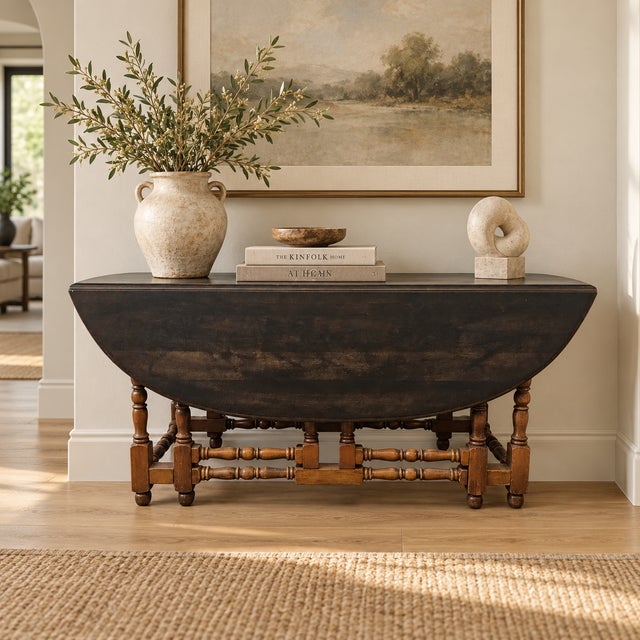 This William and Mary Style Gateleg Dining Table incorporates Jacobean Revival influences in a substantial 20th-century...