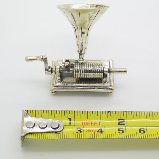 Vintage Italian Handmade Genuine Sterling Silver Hand-Crank Gramophone Figurine, Made in Arezzo (Tuscany) by Medusa-Oro Silversmith For Sale - Image 11 of 11