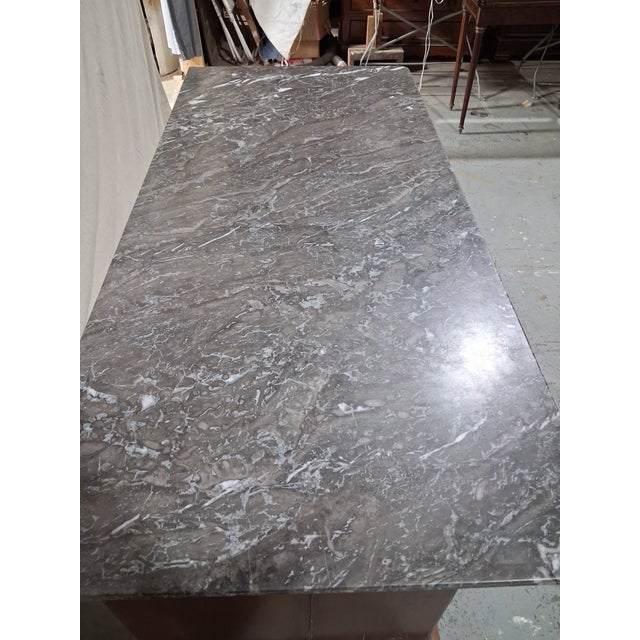 Early 19th Century French Restoration Walnut Marble Top Commode For Sale In New Orleans - Image 6 of 10