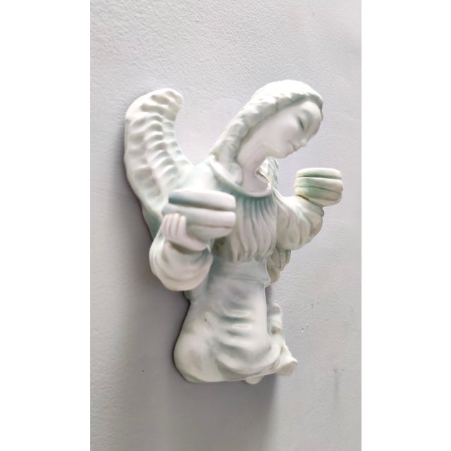 1930s Wall Mounted White Glazed Ceramic Cherub Candleholder by Goldscheider, Austria, 1930s For Sale - Image 5 of 10