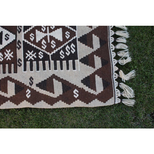 Textile 1980s Bohemian Style Handwoven Oushak Authentic Vintage Turkish Kilim Rug 4x6 Ft For Sale - Image 7 of 9