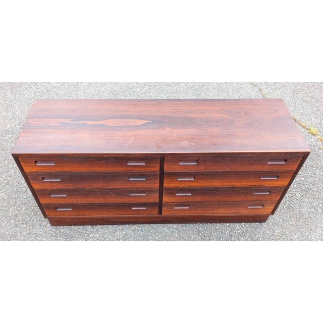 Mid-Century Modern Mid-Century Danish Modern Rosewood Lowboy Chest of Drawers Paol Hundevad for Hundevad & Co. For Sale - Image 3 of 18