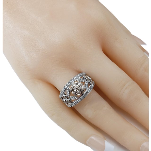 White Late 20th Century 14 Karat White Gold Diamond Floral Band Ring Size 9 For Sale - Image 8 of 8