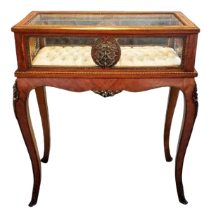 Antique French Louis XV Bijouterie in the Manner of François Linke