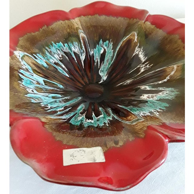 Vintage P and Poppy-Shaped French Ceramic Shell in Adventurous Color Glaze from Vallauris, 1970s For Sale - Image 4 of 7