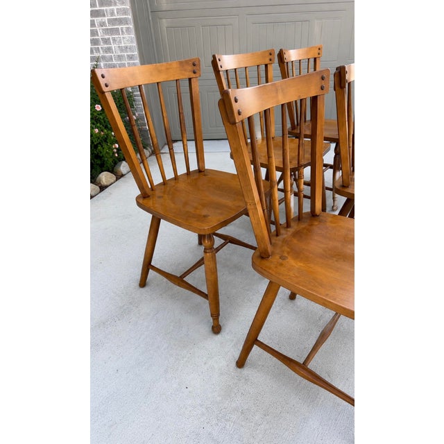 Mid 20th Century Vintage Set of 6 Ethan Allen “Squire” Maple Windsor Dining Chairs – Heirloom Nutmeg Finish For Sale - Image 5 of 5