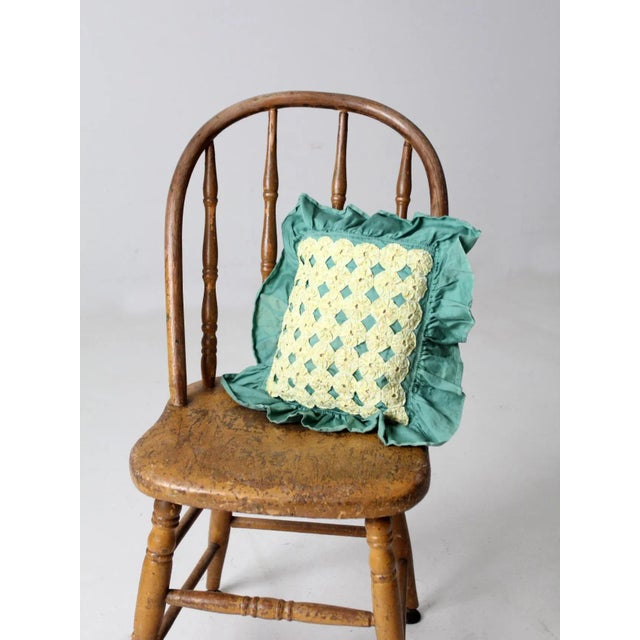 Vintage Yo-Yo Quilt Pillow Cover For Sale - Image 9 of 10