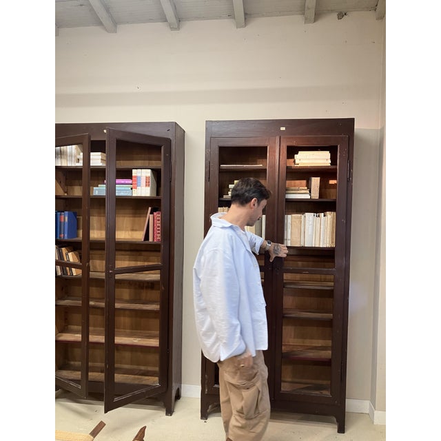 Italian Brown and Burgundy Lacquered Display Cabinets, 1890s, Set of 2 For Sale - Image 4 of 12