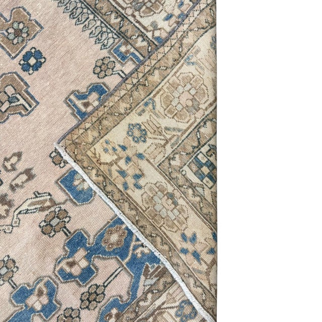 Traditional 5x7 Vintage Rug | Ivory & Blue With Bold Stylized Medallion For Sale - Image 3 of 5