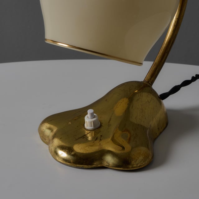 1950s Sculptural Glass and Brass Table Lamp in the Manner of Paavo Tynell for Valinte Oy For Sale - Image 13 of 18