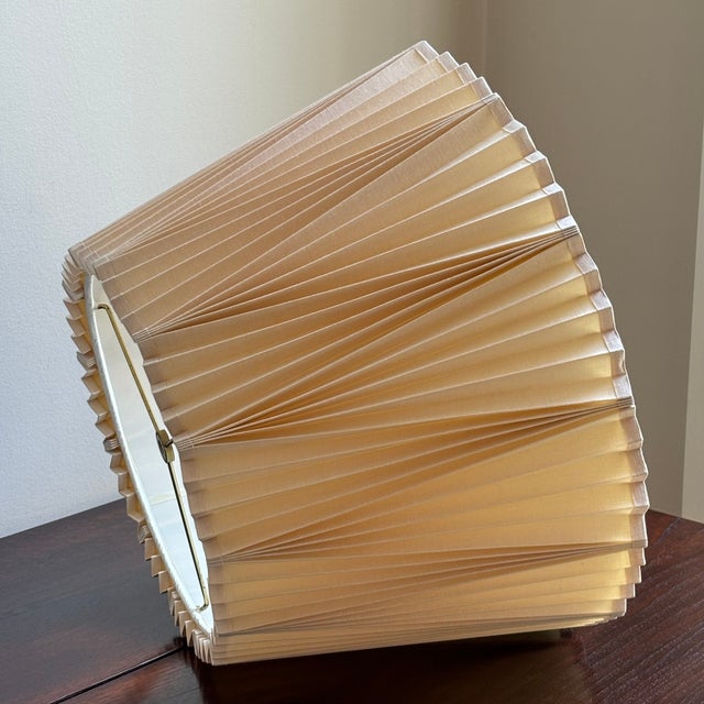 Mid 20th Century Mid-20th Century Alternating Inverted Knife Pleat Stiffel Lamp Shade For Sale - Image 5 of 18