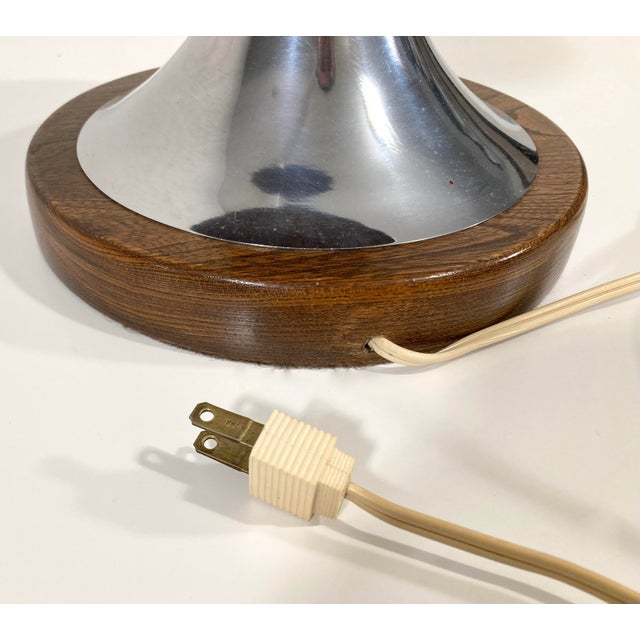 1960s Mid-Century Modern Atomic-Style Walnut and Chrome Table Lamp For Sale In Chicago - Image 6 of 6