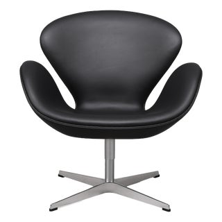 Vintage Swivel Swan Chair in Black Leather by Arne Jacobsen for Fritz Hansen, 1950s For Sale