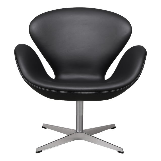Vintage Swivel Swan Chair in Black Leather by Arne Jacobsen for Fritz Hansen, 1950s For Sale