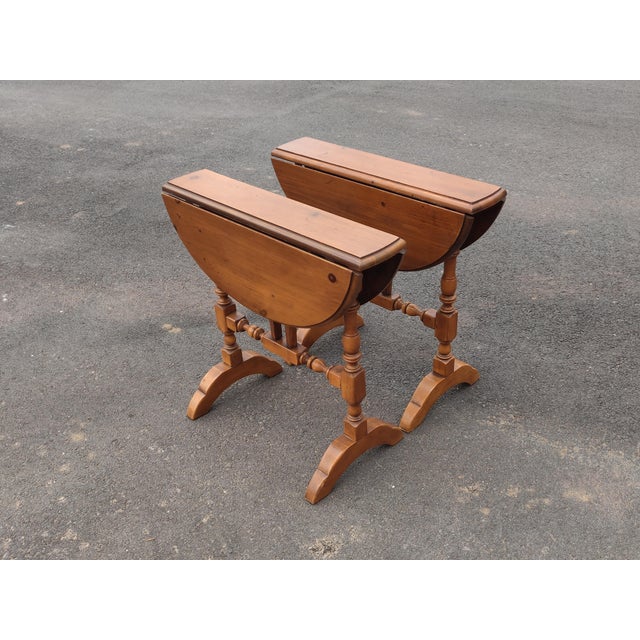 Vintage Mid 20th Century American Classical Maple Drop Leaf Side Tables - Pair For Sale In Washington DC - Image 6 of 12